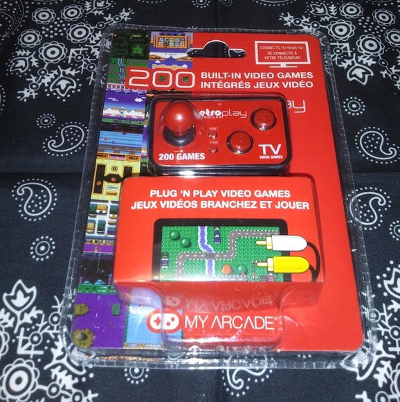 RETRO PLAY 200 BUILT IN GAMES PLUG IN PLAY - Picture 1 of 2